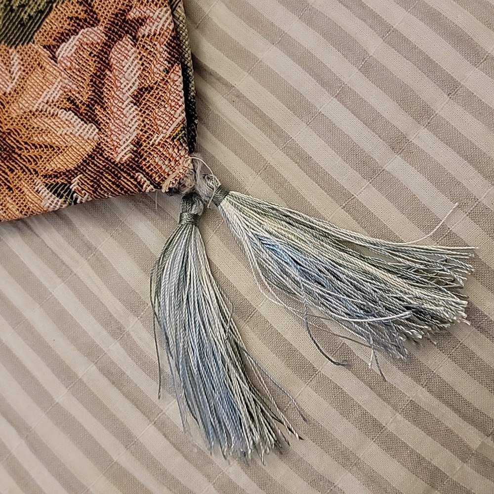 Table runner - Picture 3 of 6